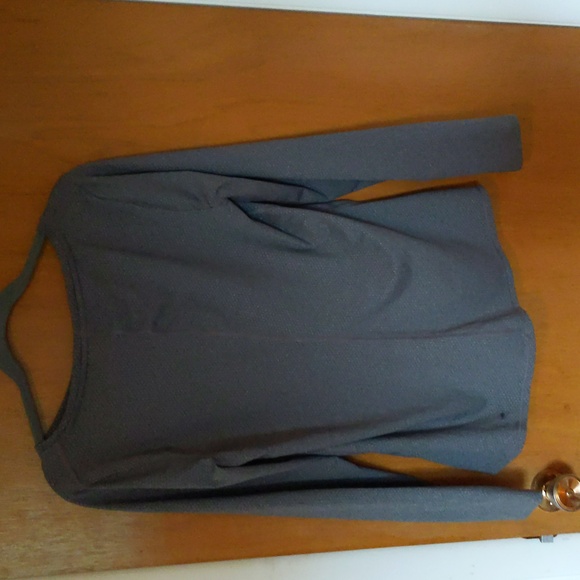 Under Armour long sleeved shirt - Picture 2 of 2